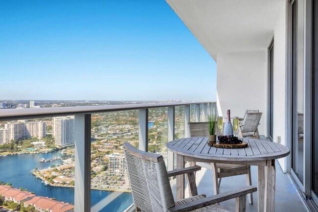 Building Photo - 4010 S Ocean Dr
