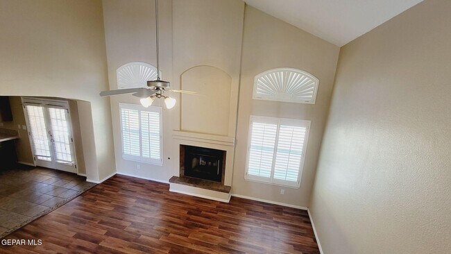 Foto del edificio - 6329 Franklin Ridge Dr