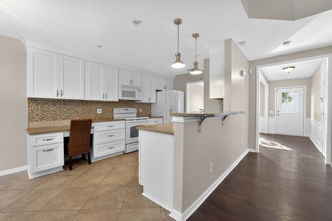 Foto del edificio - Charming 3BR House in Highland Creek