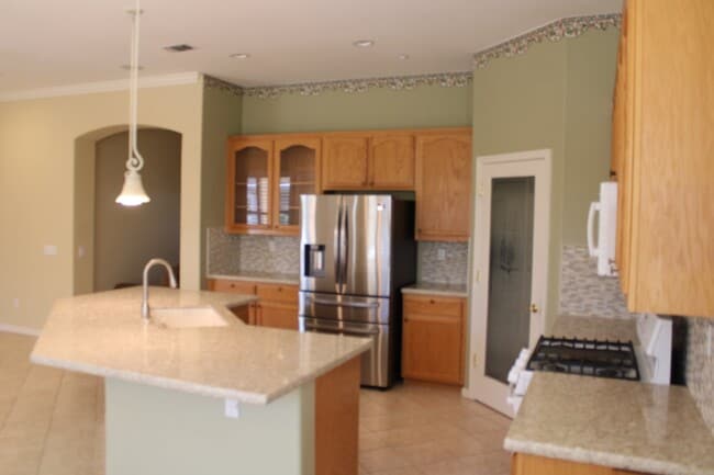 Building Photo - Gorgeous 2 Bedroom plus an Office, 2 Bathr...