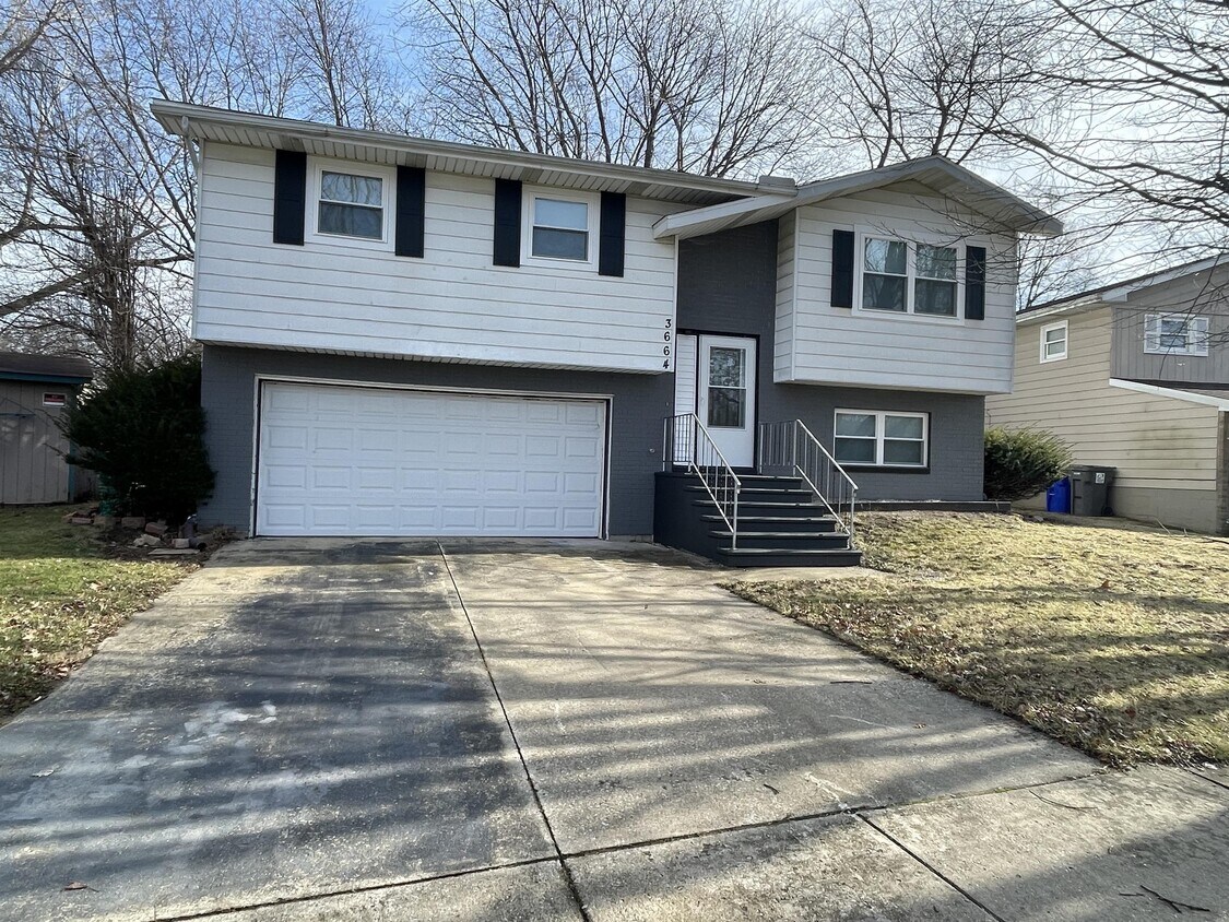 Primary Photo - 3664 E Dove Dr