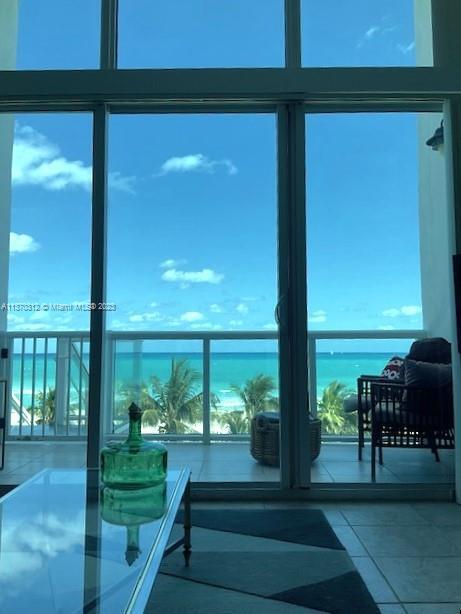 Foto principal - 5445 Collins Ave