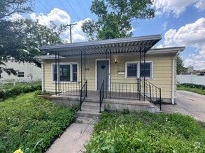 Building Photo - 109 S Plum St