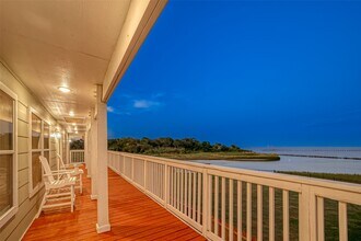 Building Photo - 510 Surf Oaks Dr