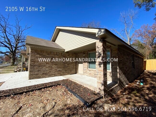 Building Photo - 2105 W 16th St | $1595 | 3 beds, 2 full baths
