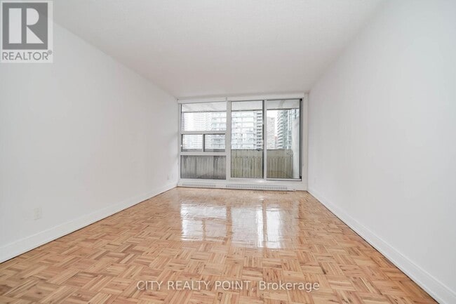 Building Photo - 33 Isabella St