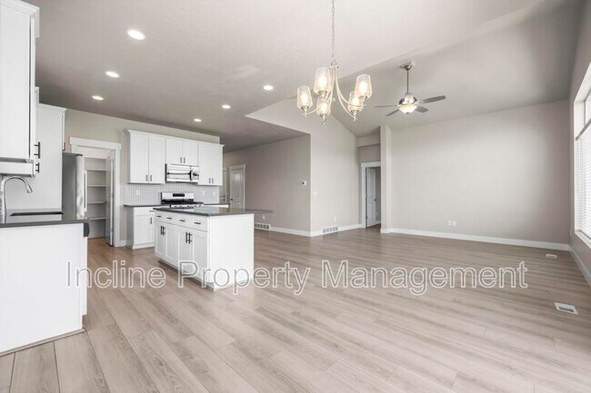 Foto del edificio - 1248 W Brinkerhoff Dr
