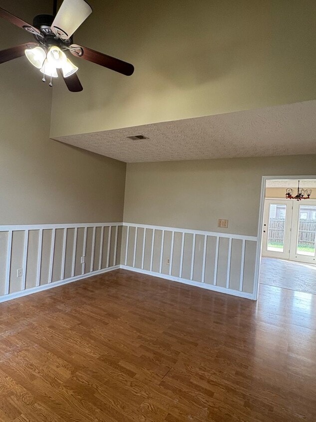 Primary Photo - WOW! 3 bedroom/2 bath with garage.