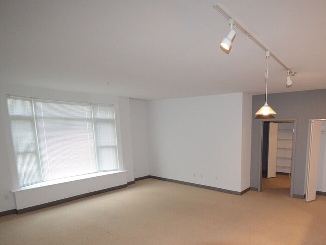 Interior Photo - 33 South Third