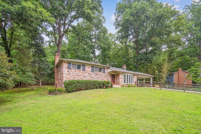 Foto del edificio - 100 Carlisle Dr