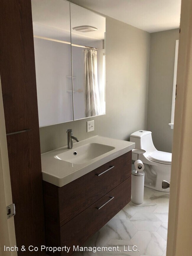 Building Photo - 4 br, 1.5 bath House - 2030 S Queen St Rea...
