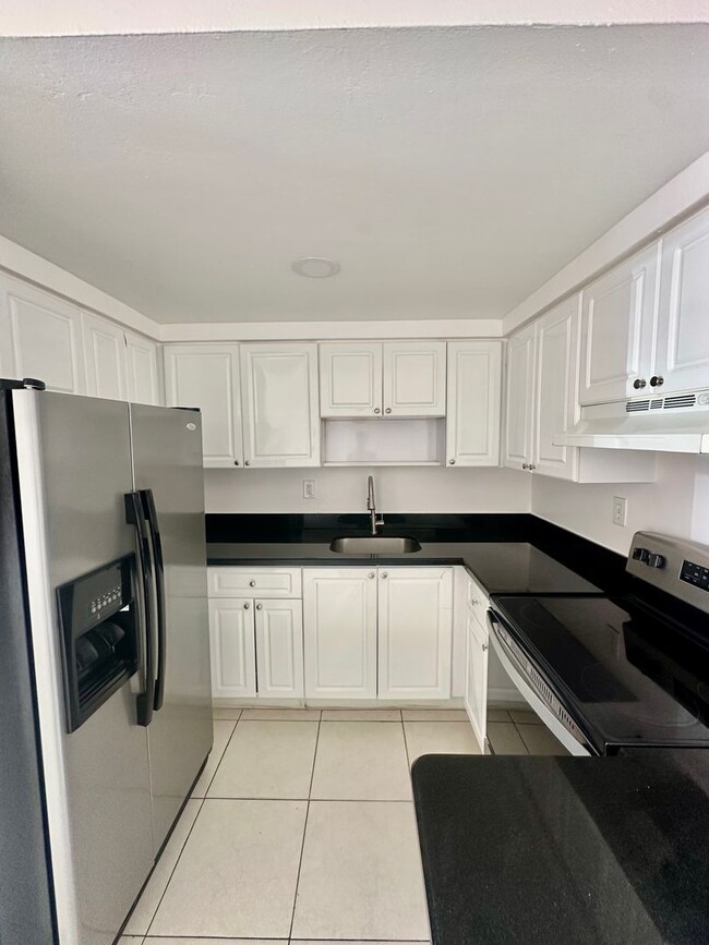 Building Photo - Very Nice 2b1b for rent now!