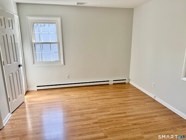 Building Photo - 15 Juniper Rd