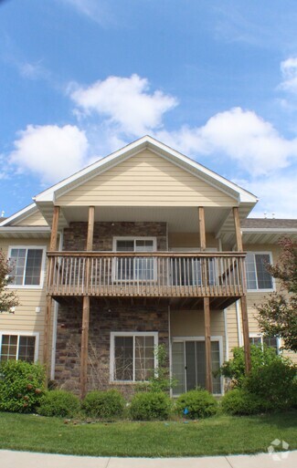 Building Photo - 2000 Meadow Ct