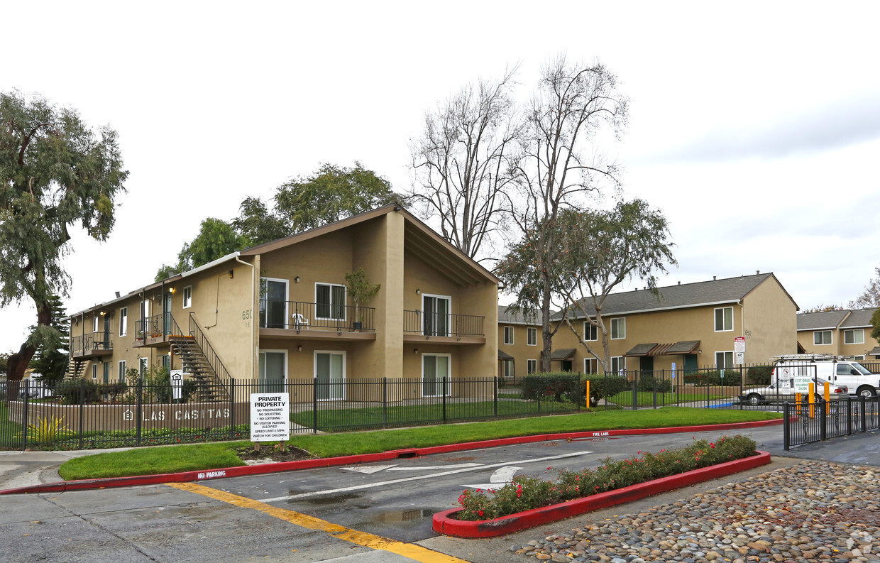 Primary Photo - Las Casitas Apartments