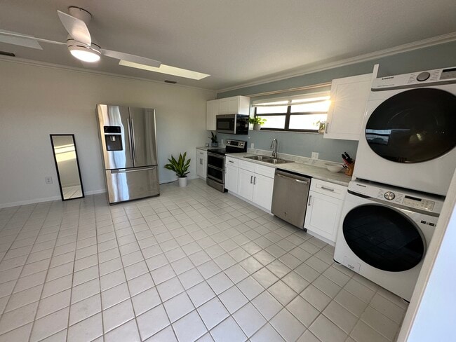 Foto del edificio - 2945 68th St N