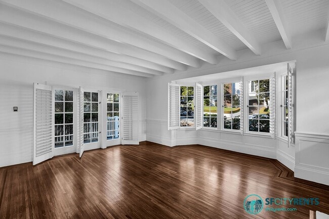 Foto del edificio - Forest Hill: Elegant Single Family Home