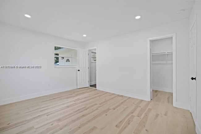 Building Photo - 1523 NE 148th St
