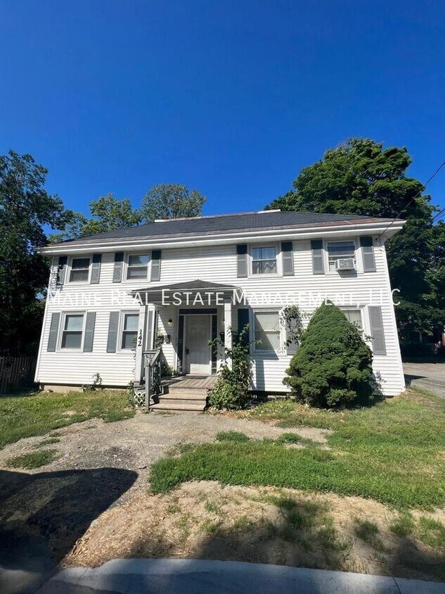 142 Pine St Unit 2, Bangor, ME 04401 Room for Rent in Bangor, ME
