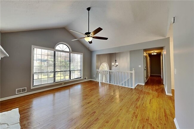 Building Photo - 4304 Falcon Crest Dr