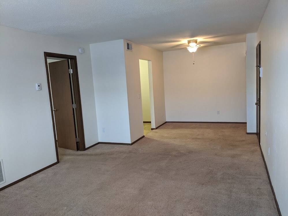Foto principal - 5362 Monroe St