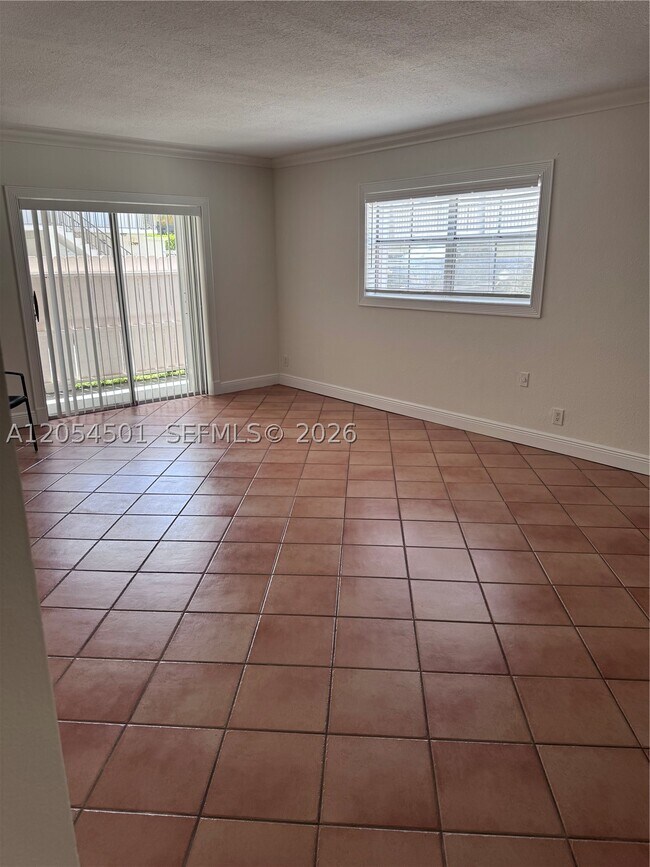 Building Photo - 6705 N Kendall Dr