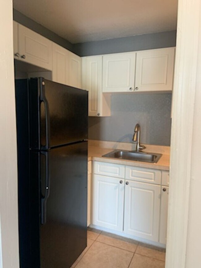 Building Photo - Stylish 1-Bedroom Studio in Carrington Park!