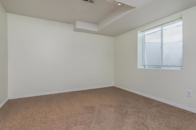 Building Photo - 5 Bedroom Home in Herriman; 2700 sq ft; Open Floor Plan