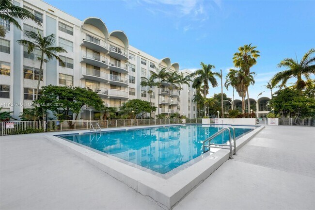Foto del edificio - 492 NW 165th St