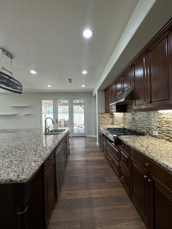 Foto del edificio - Modern 5 Bed, 4.5 Bath Home in Tustin Legacy
