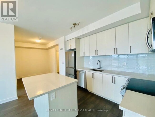 Building Photo - 4699 Glen Erin Dr