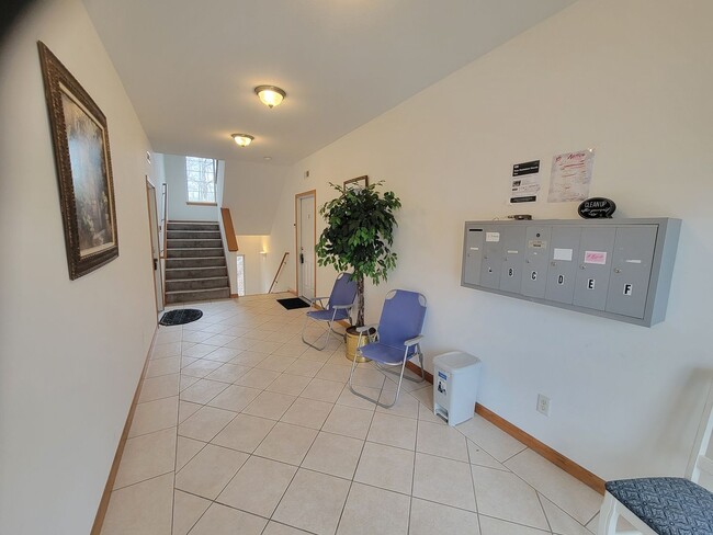 Building Photo - Beautiful 2BR/2BA Luxury Condo