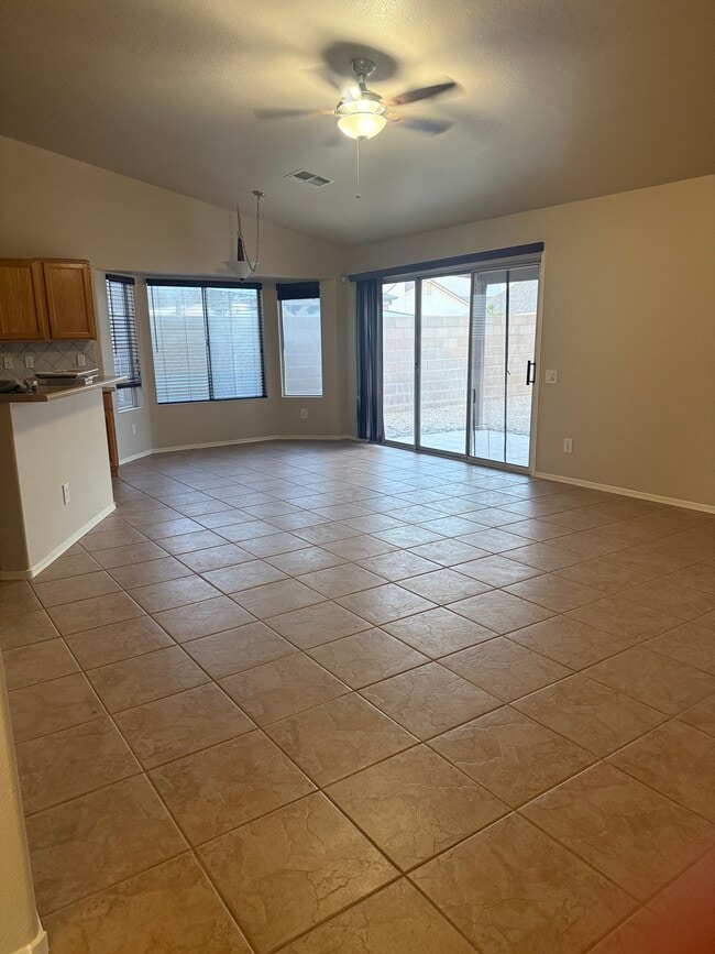 Building Photo - 2601 W Camino del Medrano