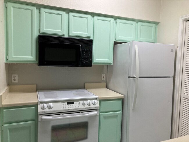 Foto del edificio - 6500 Harbor Town Dr