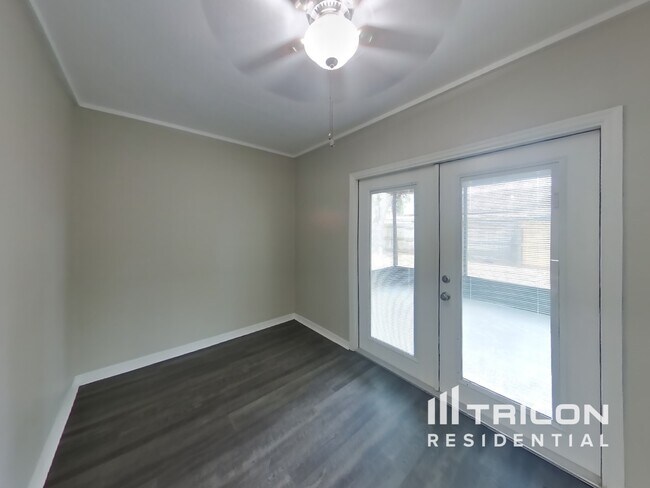 Building Photo - 2031 Helm Ln