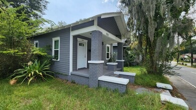 Building Photo - 723 W Victory Dr