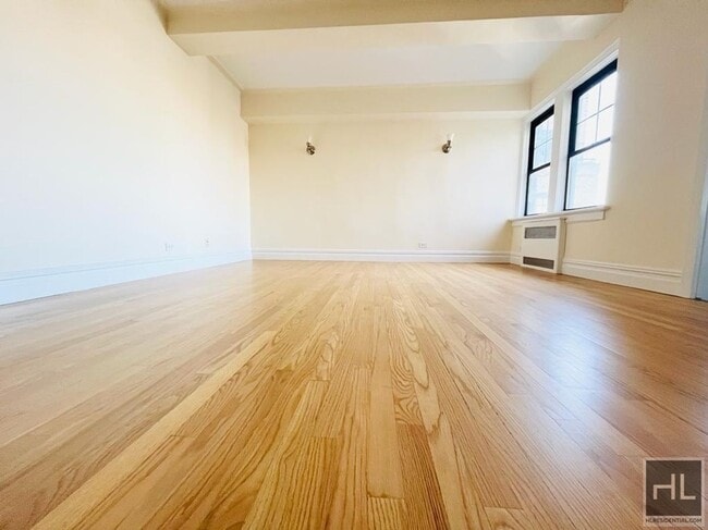 Building Photo - Christopher Street