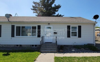 Building Photo - 1005 Torbett St