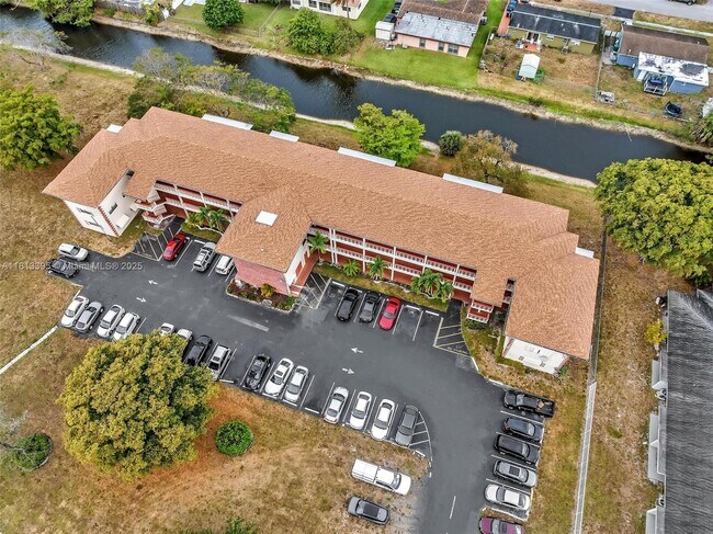 Building Photo - 4731 NW 10th Ct