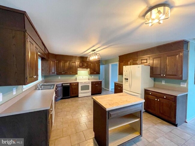 Foto del edificio - 10960 Earnshaw Ln