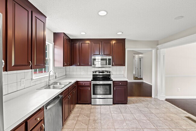 Foto del edificio - Beautiful Ranch Home with Large Fenced in Yard - Willow Spring - Available July 1st!