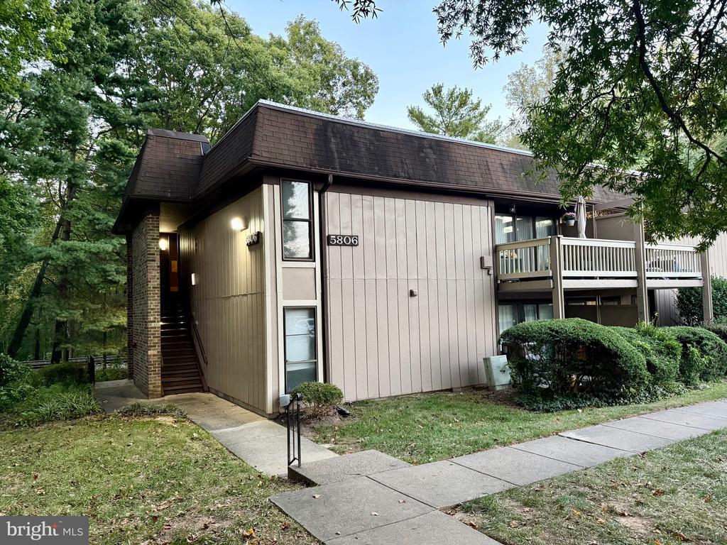Building Photo - 5806 Royal Ridge Dr
