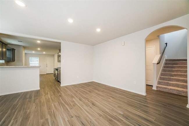 Building Photo - 2150 Middle Rdg Dr