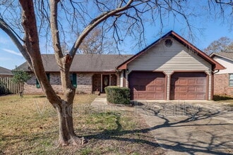 Building Photo - 2135 Baywood Dr