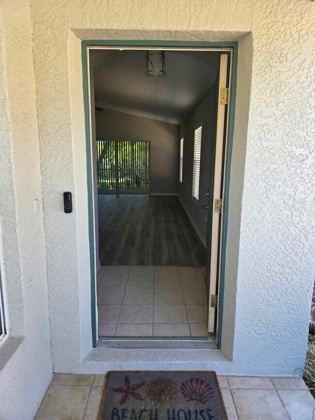 Building Photo - Carefree Florida Living! Spacious 2BR/2BA ...