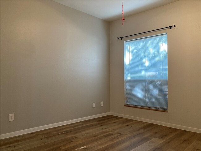 Foto del edificio - 6500 Harbor Town Dr