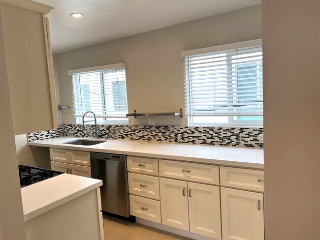 KItchen - 1121 N Sweetzer Ave