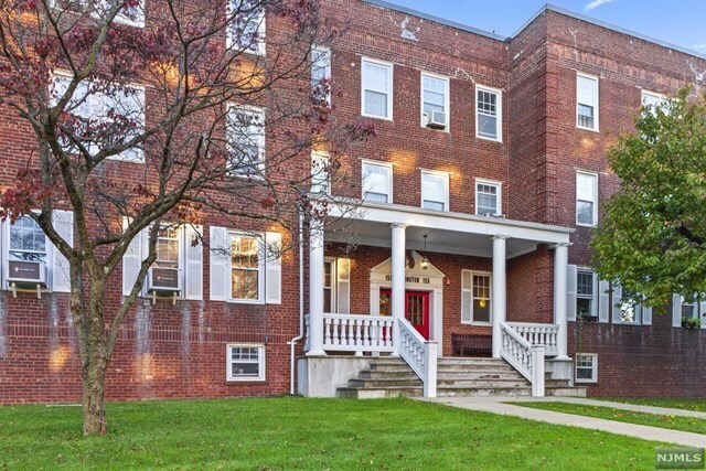 Primary Photo - 155 Union Ave