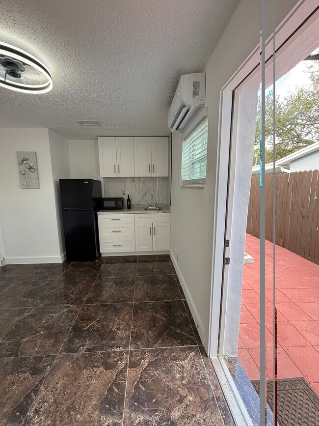 Foto del edificio - 2311 N 70th Ter