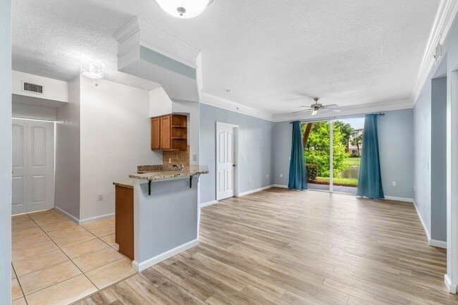 Building Photo - 10106 Myrtlewood Cir W